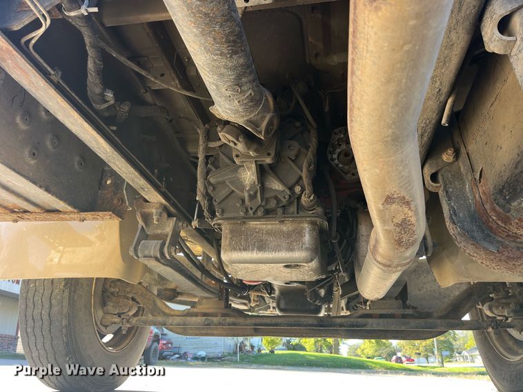 image for item LC9254 2004 International  4200 SBA truck cab and chassis