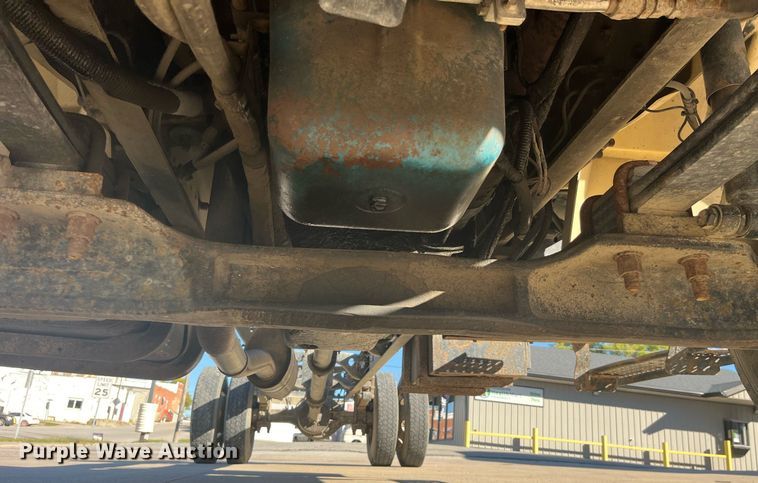 image for item LC9254 2004 International  4200 SBA truck cab and chassis