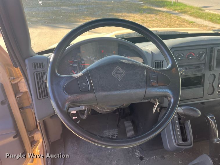 image for item LC9254 2004 International  4200 SBA truck cab and chassis