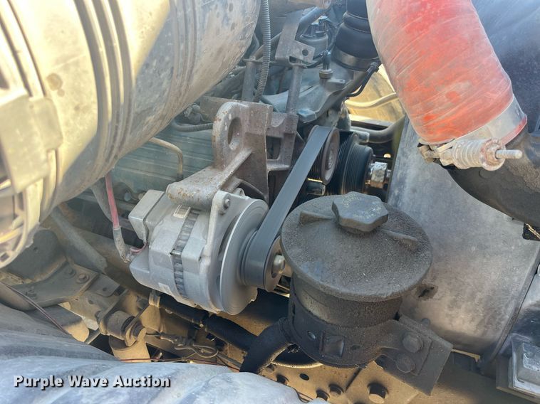 image for item LC9254 2004 International  4200 SBA truck cab and chassis