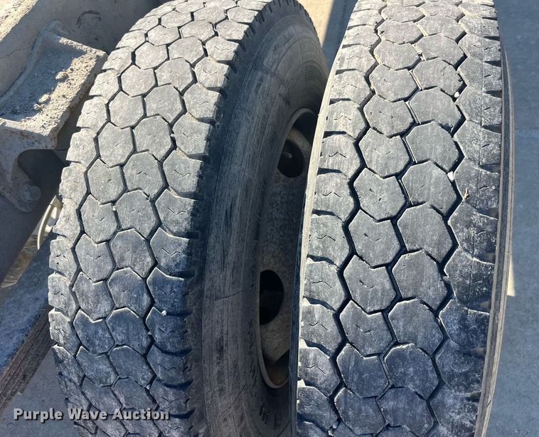 image for item LC9254 2004 International  4200 SBA truck cab and chassis