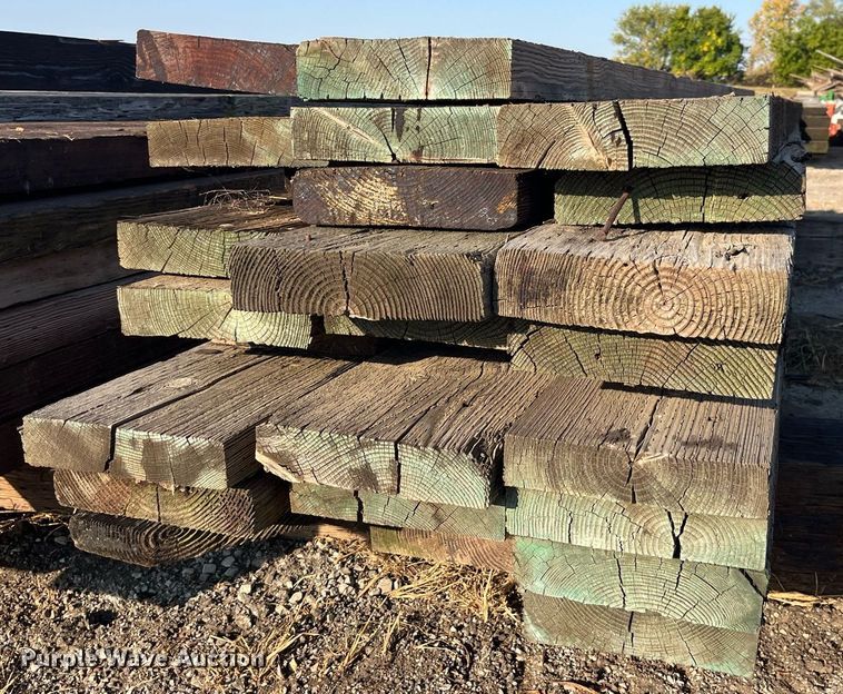 image for item LC9257 Approximately 28 wood planks