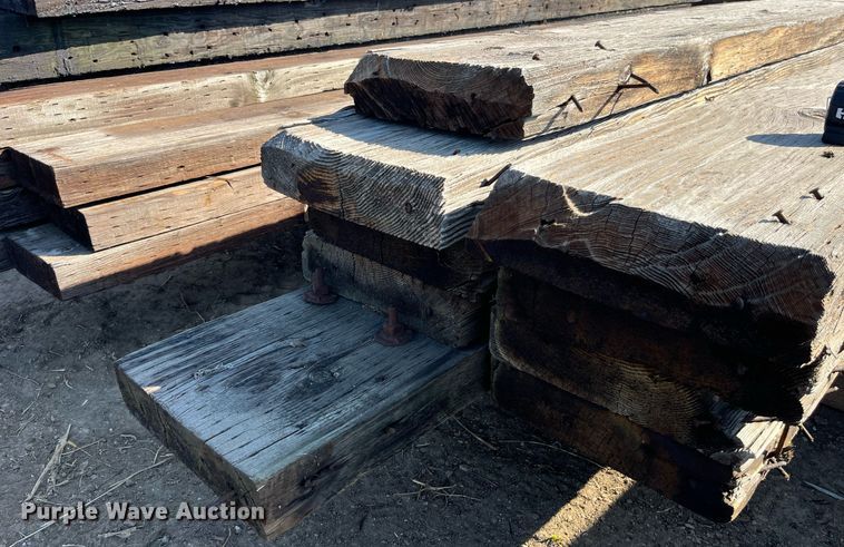 image for item LC9272 Approximately 9 wood planks