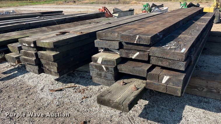 image for item LC9273 Approximately 32 wood planks