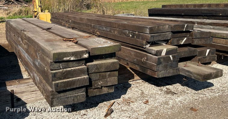 image for item LC9273 Approximately 32 wood planks