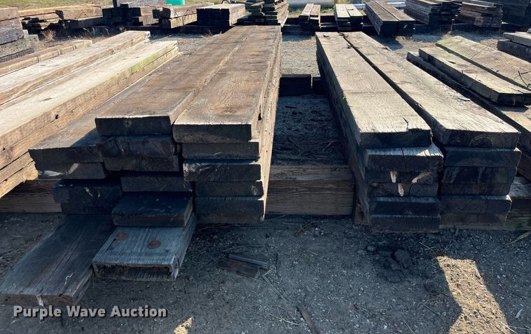 image for item LC9273 Approximately 32 wood planks
