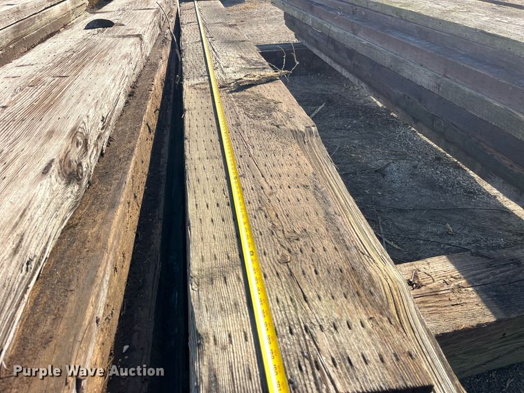 image for item LC9276 Approximately 7 wood planks