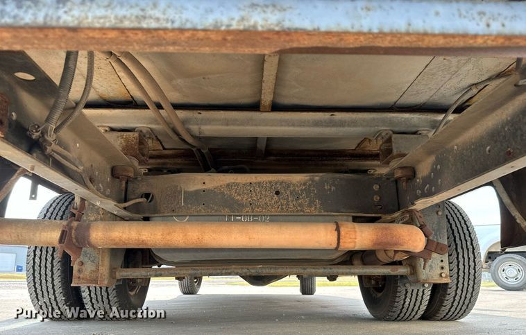 image for item MS9805 2003 Diamond PT2000 shuttle bus