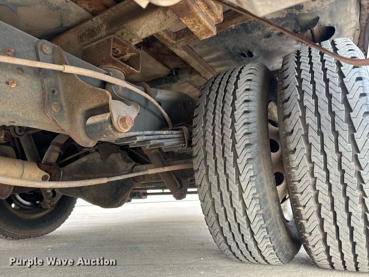 image for item MS9805 2003 Diamond PT2000 shuttle bus