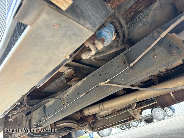 image for item MS9805 2003 Diamond PT2000 shuttle bus