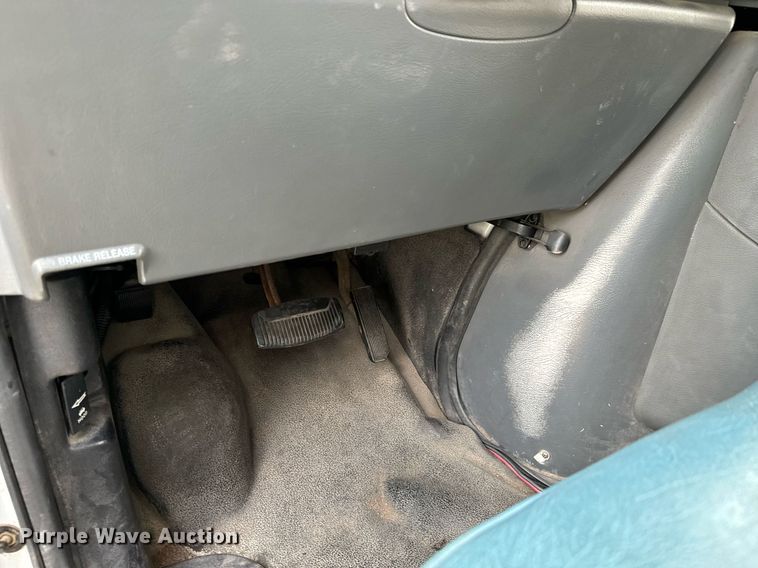 image for item MS9805 2003 Diamond PT2000 shuttle bus