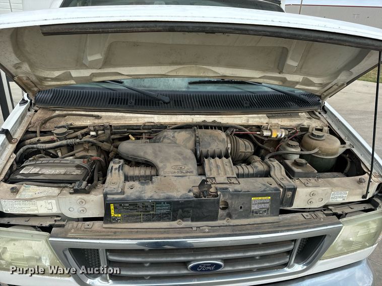 image for item MS9805 2003 Diamond PT2000 shuttle bus