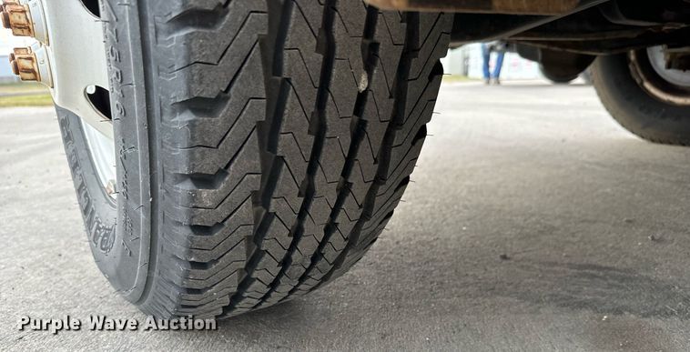 image for item MS9805 2003 Diamond PT2000 shuttle bus