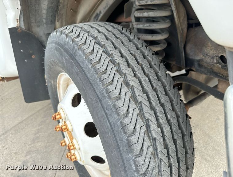 image for item MS9805 2003 Diamond PT2000 shuttle bus