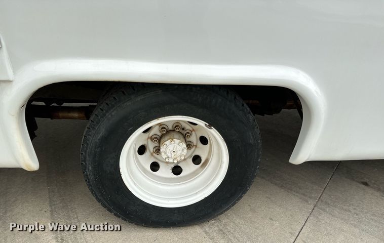 image for item MS9805 2003 Diamond PT2000 shuttle bus