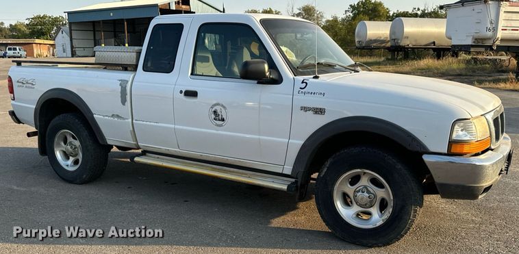 image for item MS9806 2000 Ford Ranger XLT SuperCab pickup truck