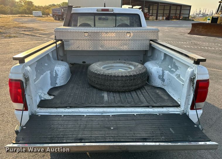 image for item MS9806 2000 Ford Ranger XLT SuperCab pickup truck