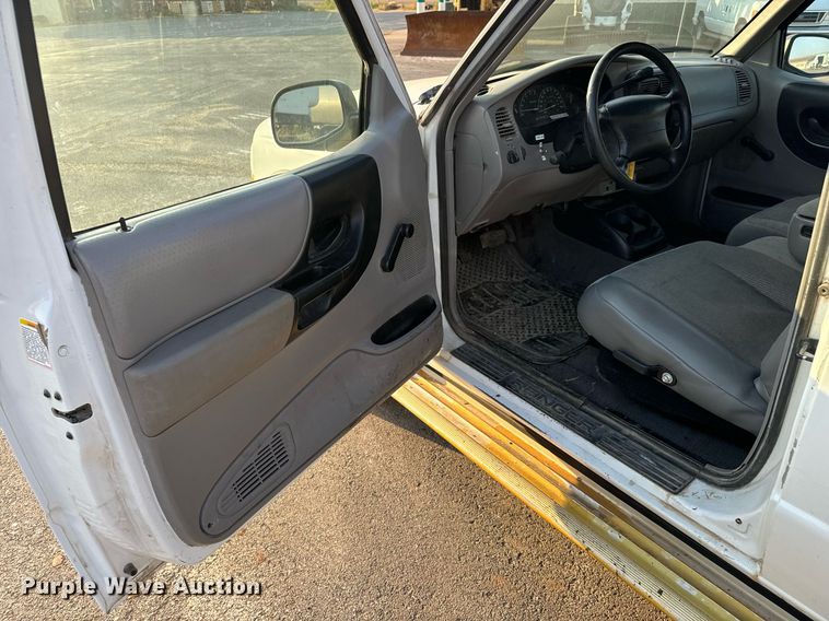 image for item MS9806 2000 Ford Ranger XLT SuperCab pickup truck