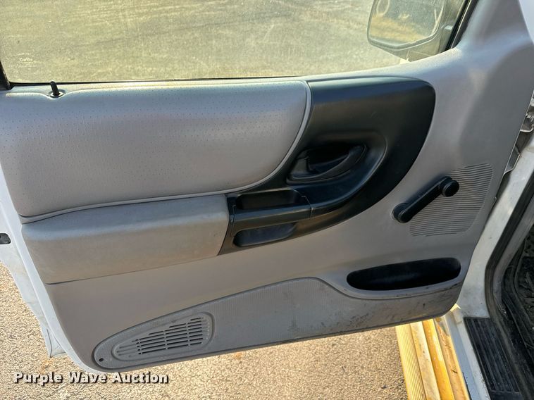 image for item MS9806 2000 Ford Ranger XLT SuperCab pickup truck