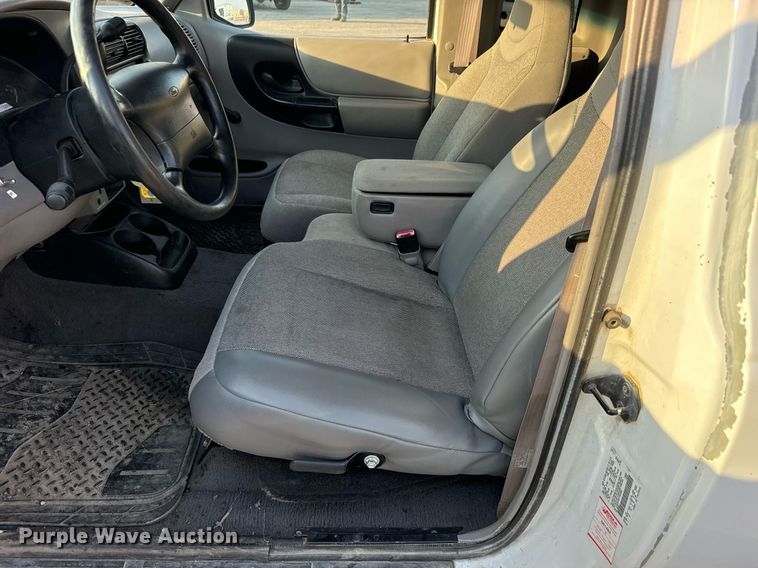 image for item MS9806 2000 Ford Ranger XLT SuperCab pickup truck