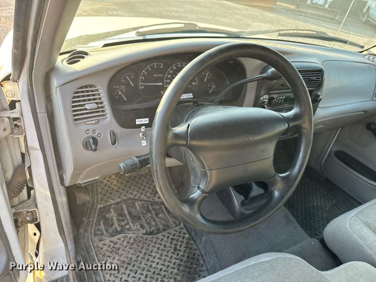 image for item MS9806 2000 Ford Ranger XLT SuperCab pickup truck