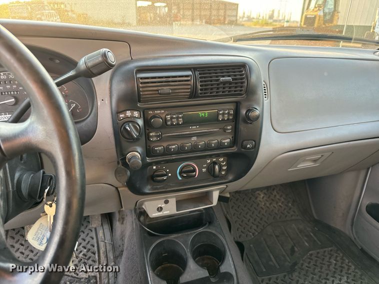 image for item MS9806 2000 Ford Ranger XLT SuperCab pickup truck