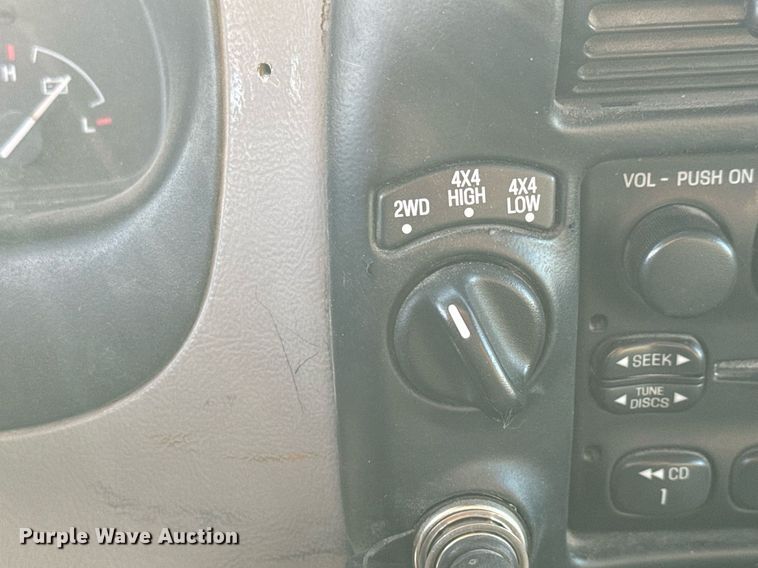 image for item MS9806 2000 Ford Ranger XLT SuperCab pickup truck