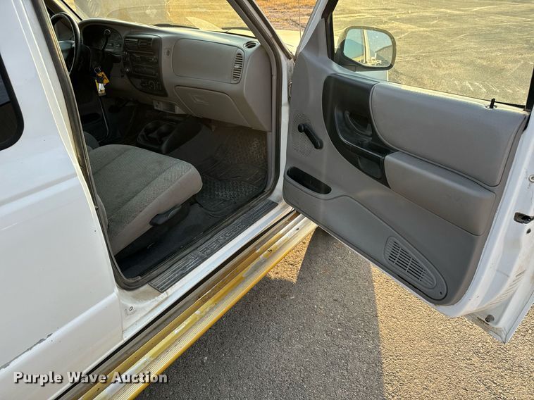 image for item MS9806 2000 Ford Ranger XLT SuperCab pickup truck