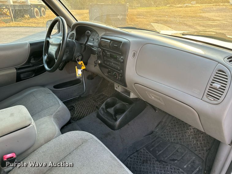 image for item MS9806 2000 Ford Ranger XLT SuperCab pickup truck