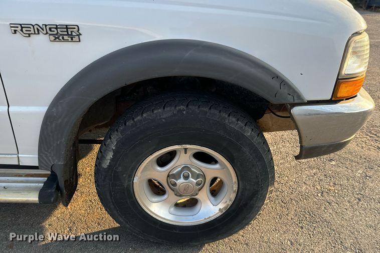 image for item MS9806 2000 Ford Ranger XLT SuperCab pickup truck
