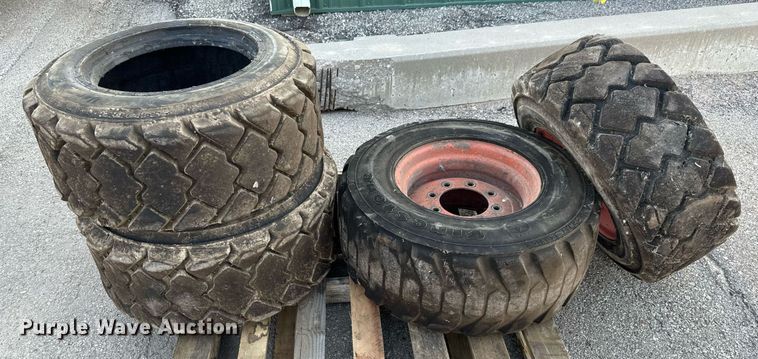 image for item MS9810 2012 Bobcat  S750 skid steer loader