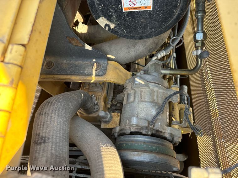 image for item MS9811 2002 Caterpillar  D5G dozer