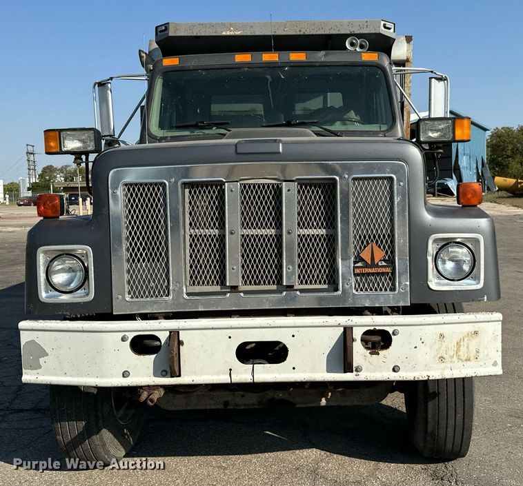 image for item MS9812 2000 International 2574 dump truck