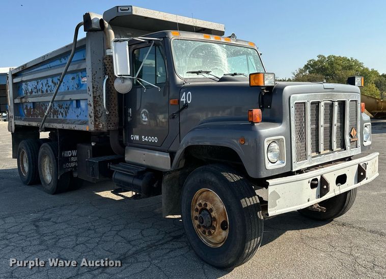 image for item MS9812 2000 International 2574 dump truck