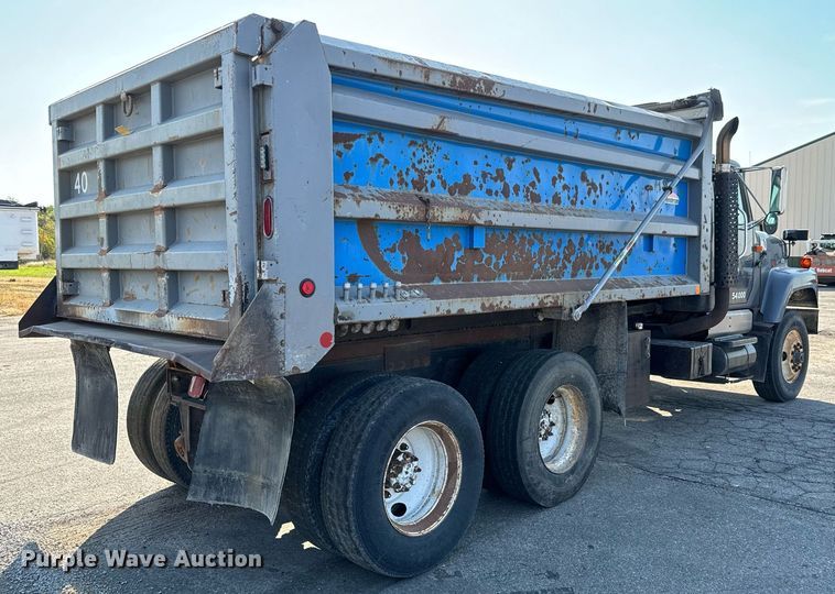 image for item MS9812 2000 International 2574 dump truck