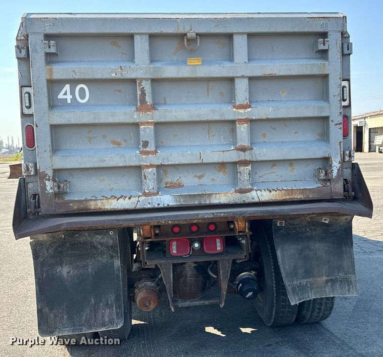 image for item MS9812 2000 International 2574 dump truck