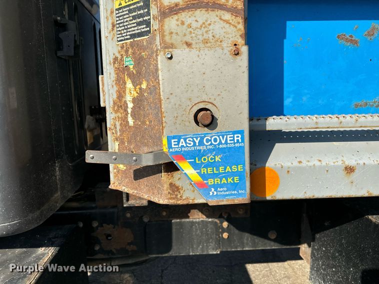 image for item MS9812 2000 International 2574 dump truck