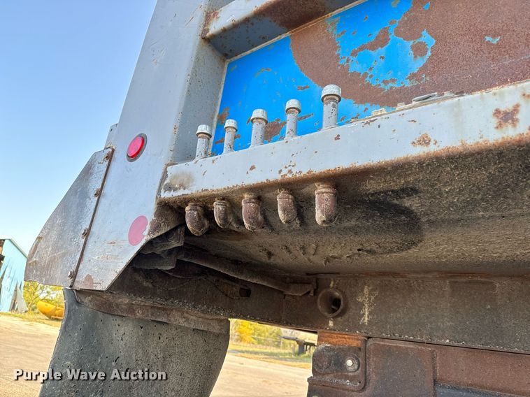 image for item MS9812 2000 International 2574 dump truck