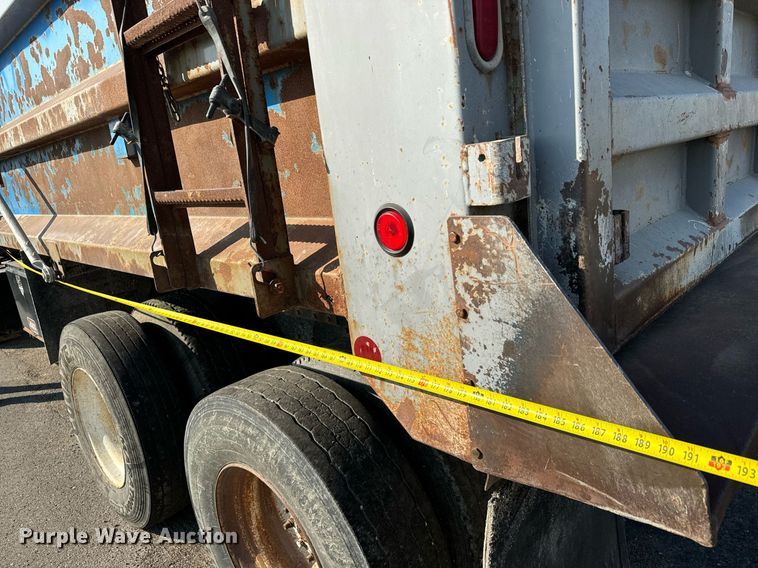 image for item MS9812 2000 International 2574 dump truck