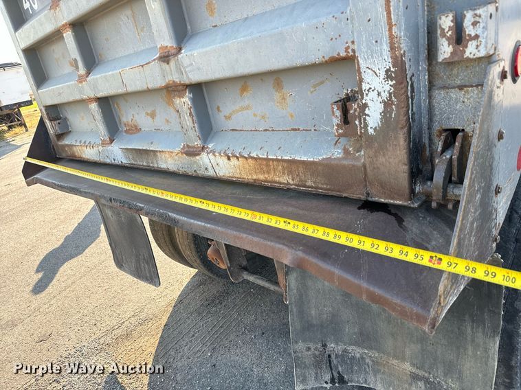 image for item MS9812 2000 International 2574 dump truck