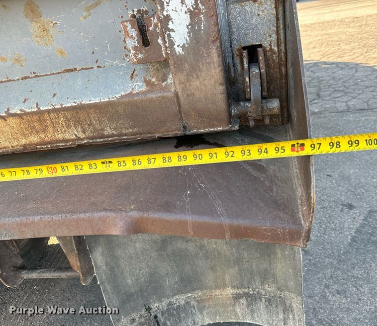 image for item MS9812 2000 International 2574 dump truck