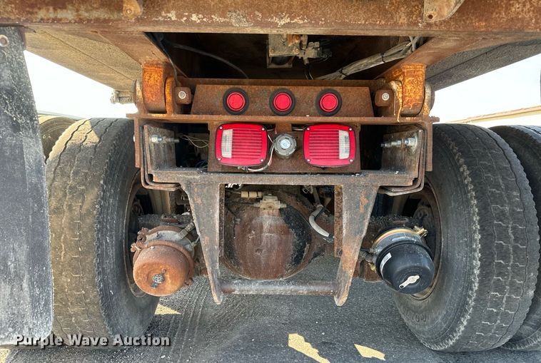 image for item MS9812 2000 International 2574 dump truck