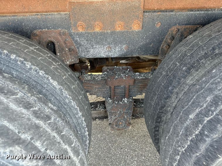 image for item MS9812 2000 International 2574 dump truck