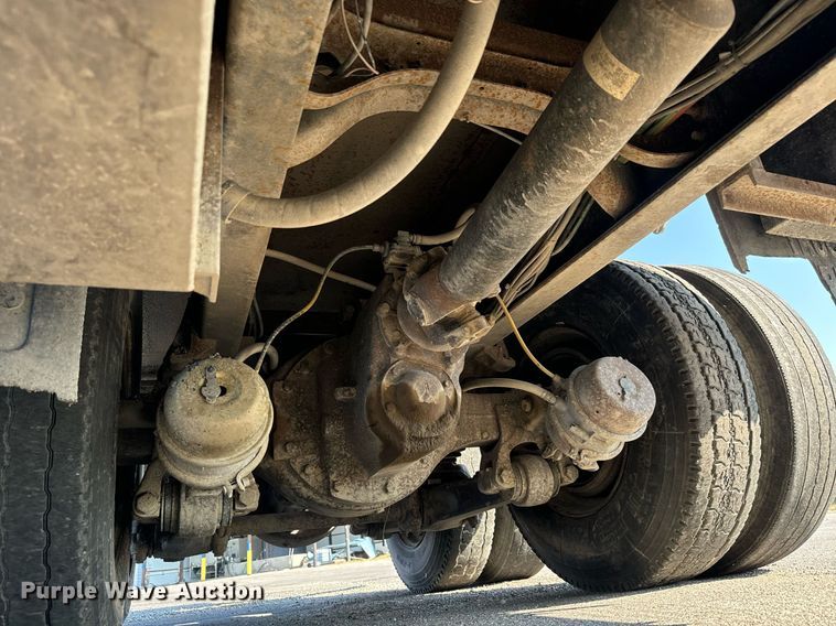 image for item MS9812 2000 International 2574 dump truck