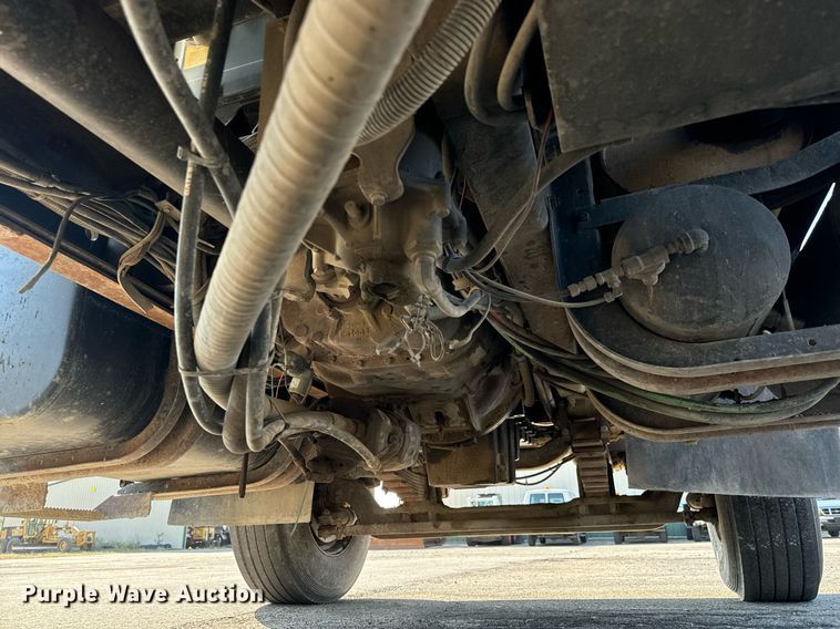 image for item MS9812 2000 International 2574 dump truck