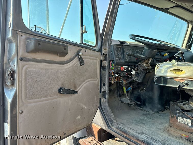 image for item MS9812 2000 International 2574 dump truck