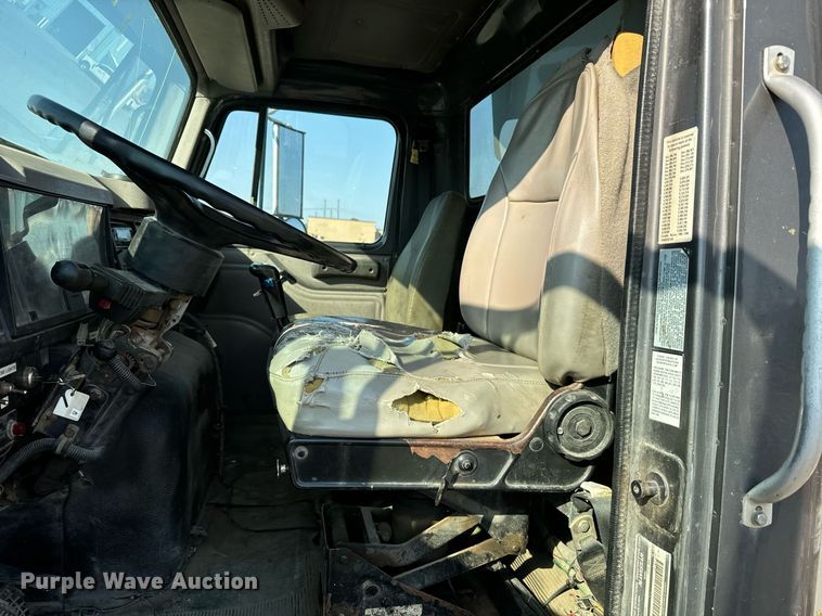 image for item MS9812 2000 International 2574 dump truck