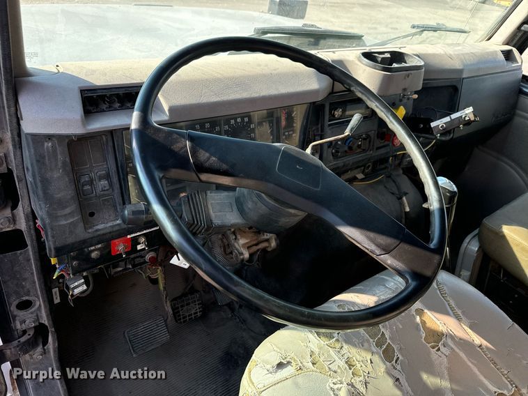 image for item MS9812 2000 International 2574 dump truck