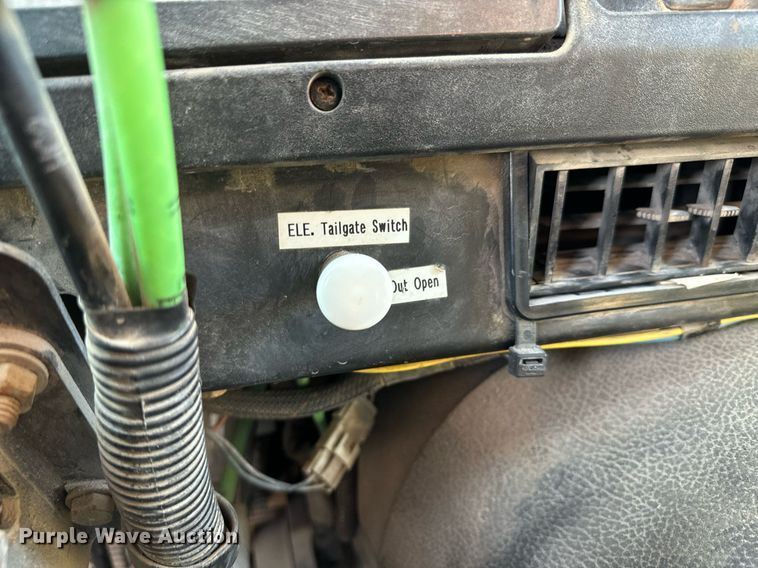 image for item MS9812 2000 International 2574 dump truck