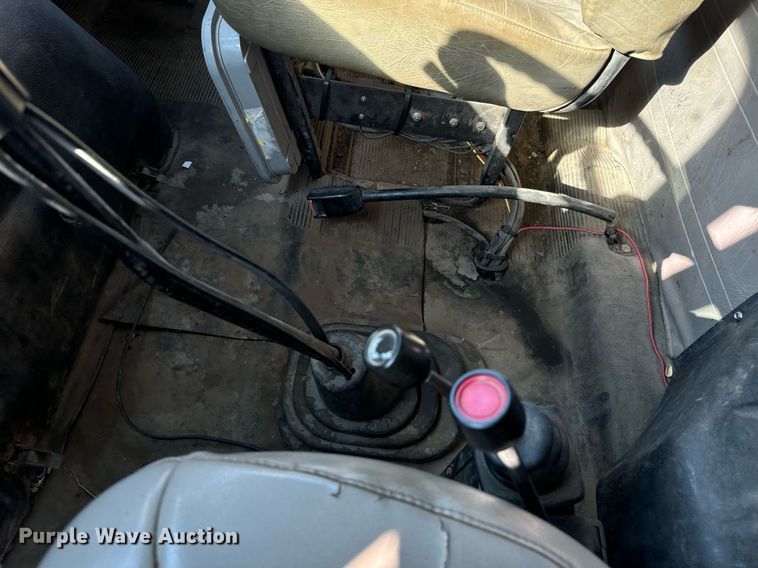 image for item MS9812 2000 International 2574 dump truck